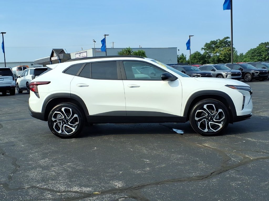 Used 2025 Chevrolet Trax RS w/ Driver Confidence Package FWD image 15