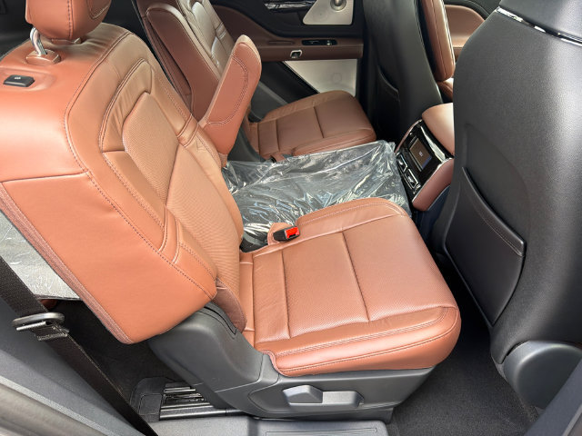 New 2027 Lincoln Aviator Reserve w/ Luxury Package RWD image 15