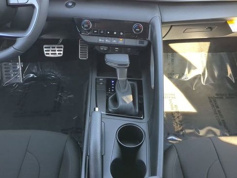New 2025 Hyundai Elantra Sport image 18