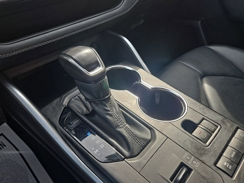 Used 2022 Toyota Highlander XLE image 59