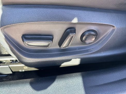 Used 2020 Toyota Camry SE image 16