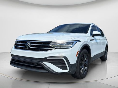 Used 2022 Volkswagen Tiguan SE FWD image 1