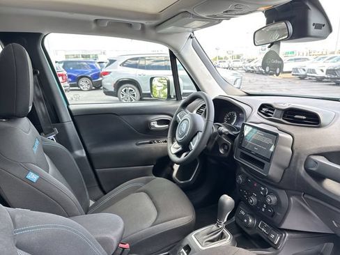 Used 2021 Jeep Renegade Latitude AWD/4WD image 17