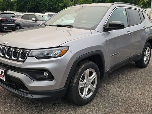 Used 2024 Jeep Compass Latitude AWD/4WD image 3