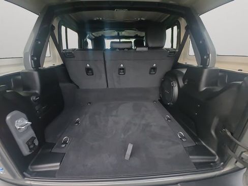 Used 2021 Jeep Wrangler Unlimited Sahara AWD/4WD image 12