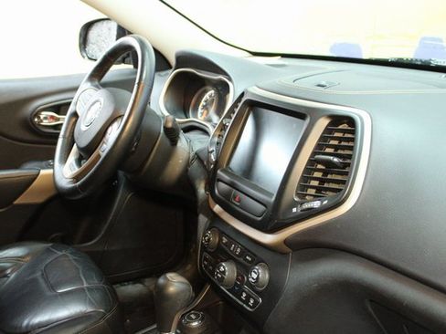 Used 2017 Jeep Cherokee Limited image 10