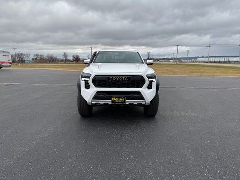 Used 2024 Toyota Tacoma Trailhunter image 8