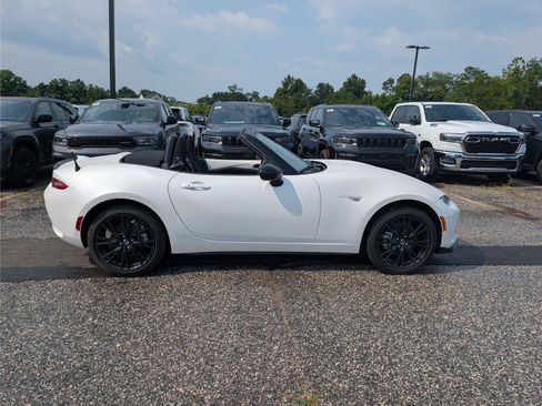 Used 2025 MAZDA MX-5 Miata Club RWD image 8