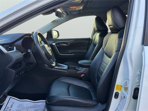 Used 2019 Toyota RAV4 XLE Premium w/ Cold Weather Package AWD/4WD image 11