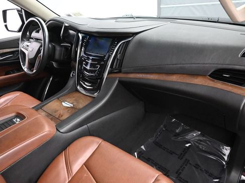 Used 2018 Cadillac Escalade Premium Luxury AWD/4WD image 24
