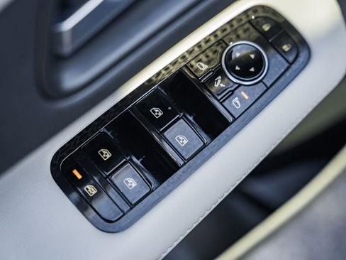 Used 2023 Nissan Ariya AWD image 38