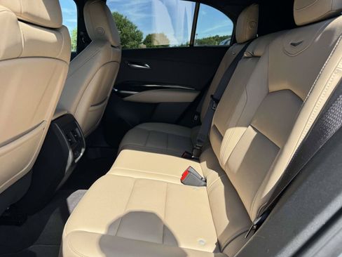 Certified 2024 Cadillac XT4 Luxury w/ Cold Weather Package AWD/4WD image 11