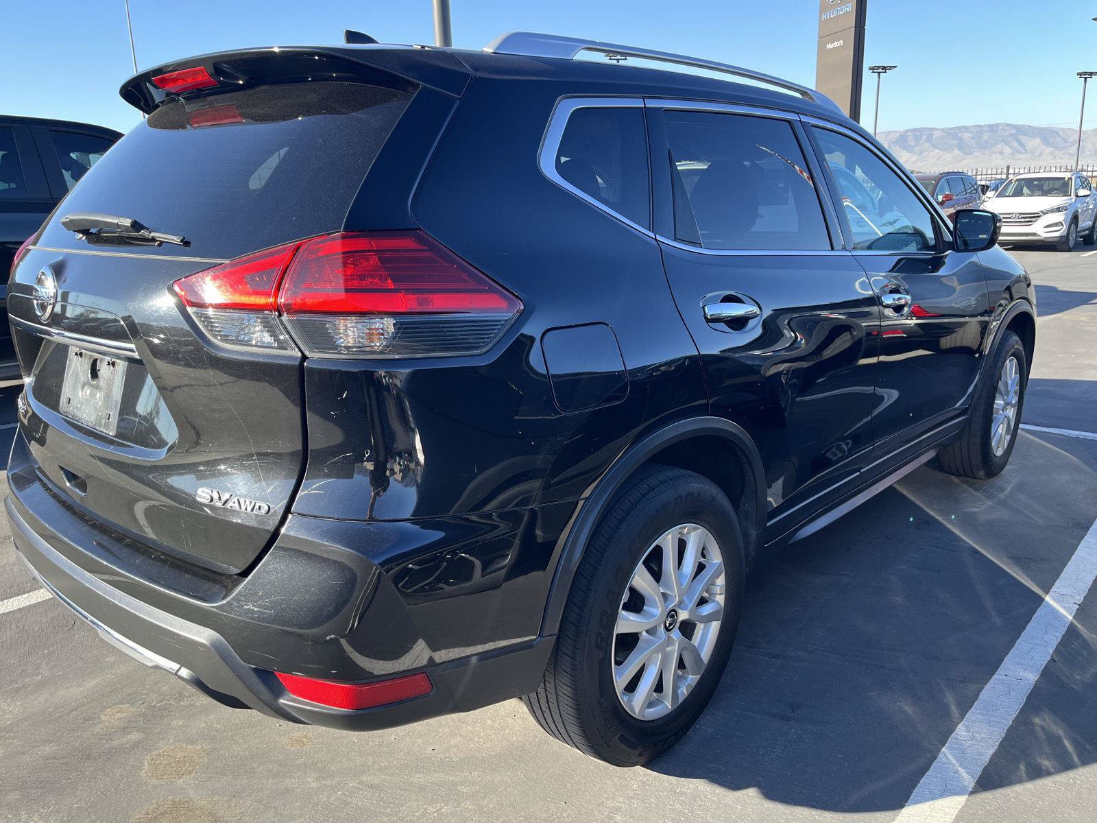 Used 2017 Nissan Rogue SV AWD/4WD image 5