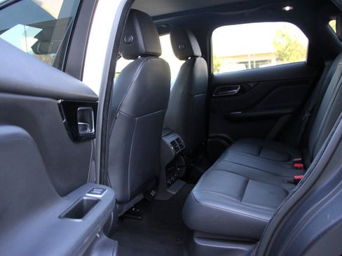 Used 2018 Jaguar F-PACE Premium image 14