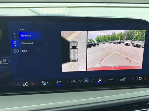 Used 2024 Chevrolet Traverse LT w/ Enhanced Driving Package FWD image 25