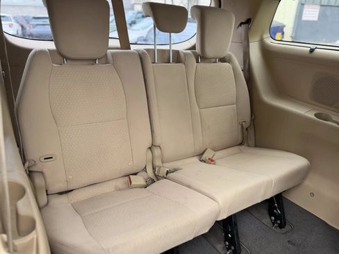 Used 2016 Kia Sedona LX w/ LX Convenience Package FWD image 18