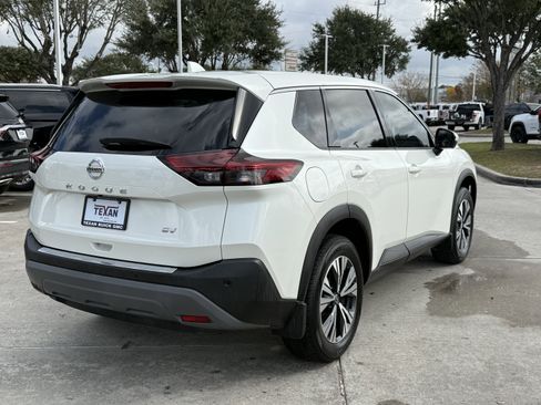 Used 2021 Nissan Rogue SV image 5