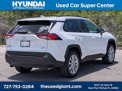 Used 2023 Toyota RAV4 XLE Premium AWD/4WD image 5