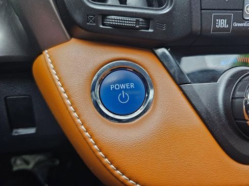 Used 2018 Toyota RAV4 Limited w/ Advanced Technology Package image 33