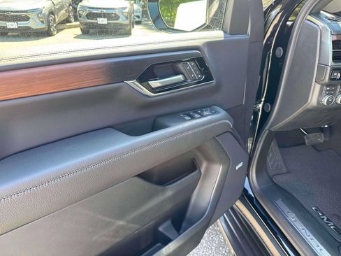 Used 2026 GMC Yukon XL Denali w/ Advanced Technology Package AWD/4WD image 18