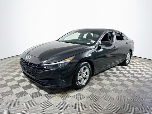 Used 2022 Hyundai Elantra SE FWD image 7