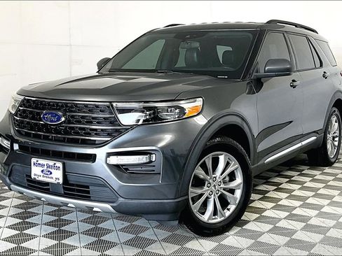 Used 2020 Ford Explorer XLT w/ Equipment Group 202A image 2