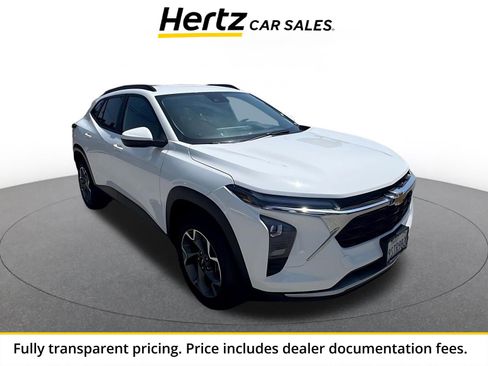 Used 2025 Chevrolet Trax LT FWD image 1
