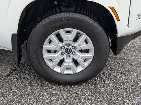 Used 2022 Nissan Frontier SV w/ SV Premium Package image 10