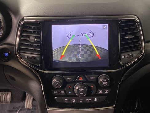 Used 2020 Jeep Grand Cherokee Altitude AWD/4WD image 22