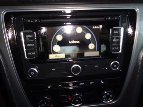 Used 2015 Volkswagen Passat 1.8T SE image 20