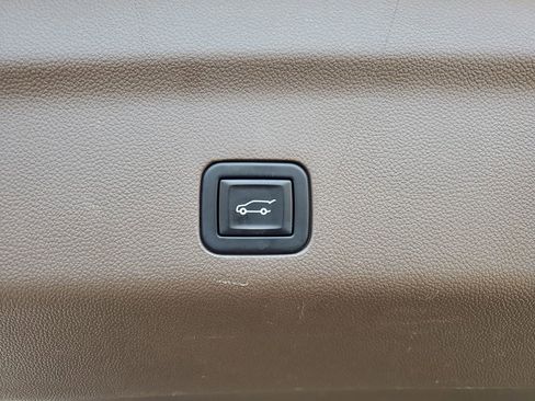 Used 2023 GMC Yukon XL Denali image 36