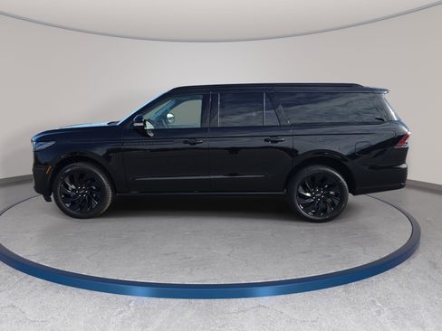 New 2026 Lincoln Navigator L Reserve w/ Jet Appearance Package AWD/4WD image 8