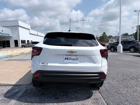 New 2026 Chevrolet Trax LS w/ LS Convenience Package FWD image 5