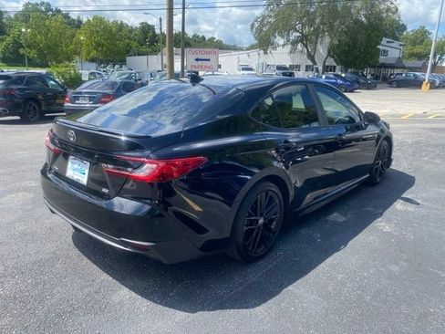 Used 2025 Toyota Camry SE FWD image 6