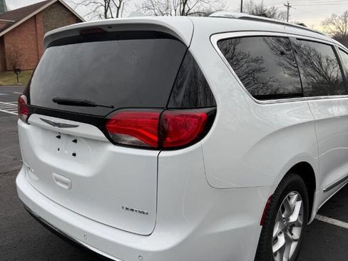 Used 2020 Chrysler Pacifica Limited image 4