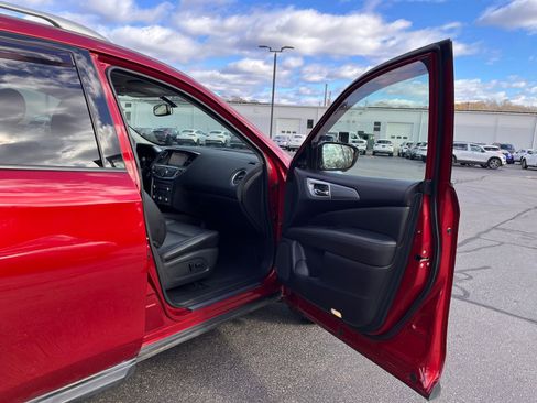Used 2019 Nissan Pathfinder SL image 26