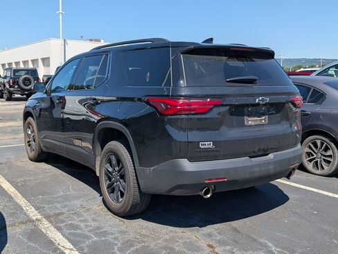Used 2023 Chevrolet Traverse LT FWD image 9