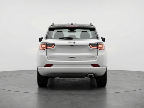 Used 2025 Jeep Compass Trailhawk image 6