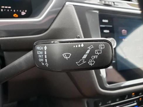 Used 2023 Volkswagen Tiguan SE w/ Panoramic Sunroof Package AWD/4WD image 29