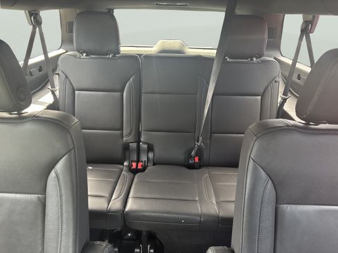 Used 2022 Chevrolet Suburban LT AWD/4WD image 19