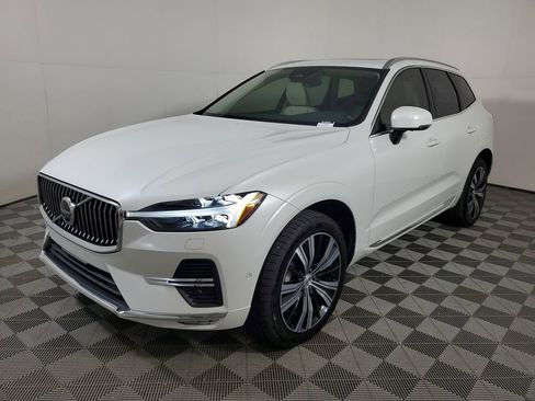Used 2023 Volvo XC60 B5 Plus w/ Climate Package AWD/4WD image 3