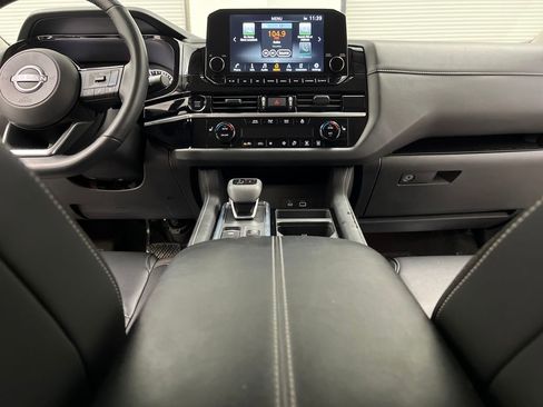 Used 2025 Nissan Pathfinder SL FWD image 40