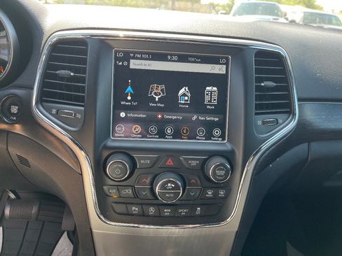 Used 2018 Jeep Grand Cherokee Altitude RWD image 9