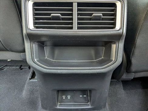 Used 2025 Volkswagen Atlas Cross Sport SE image 16