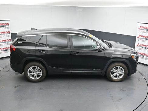 Used 2024 GMC Terrain SLE AWD/4WD image 32