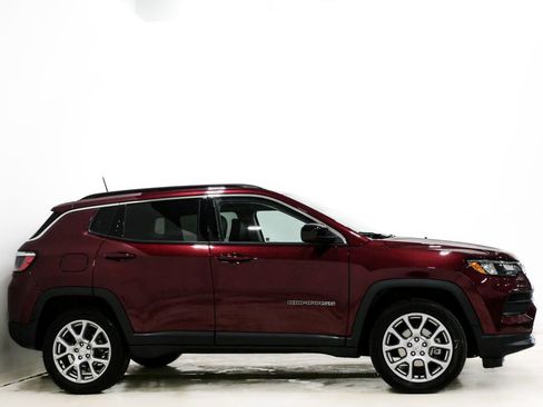 Used 2022 Jeep Compass Latitude w/ Sun and Sound Group image 5