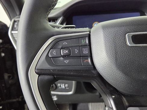 Used 2023 Jeep Grand Cherokee L Laredo AWD/4WD image 18