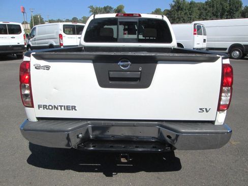 Used 2017 Nissan Frontier SV image 4