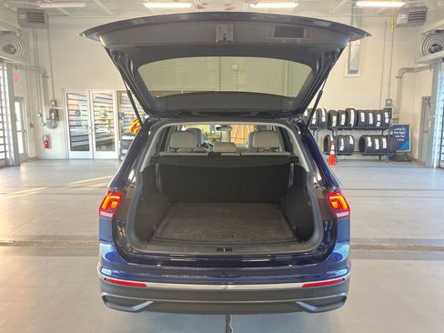 Certified 2023 Volkswagen Tiguan SE w/ Panoramic Sunroof Package image 4