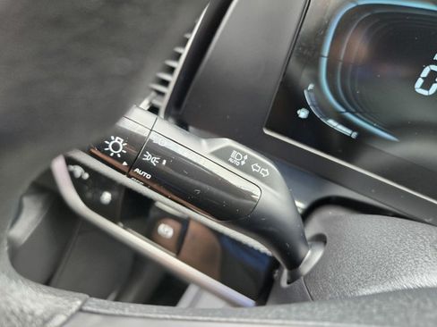 Used 2025 Kia Sportage LX FWD image 21
